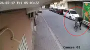 Kızıltepe’de apartman önünden motosiklet çalınma anı kayıt altına alındı