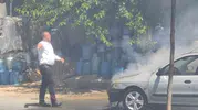 Dicle yolunda hareket halindeki araç alevler içinde kalarak kullanılamaz hale geldi