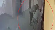 Okul müdürünün Heimlich manevrası 5 yaşındaki çocuğu hayata bağladı