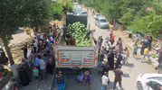 Muşta yerel üreticiden alınan karpuzlar sekiz mahallede halka ücretsiz dağıtıldı