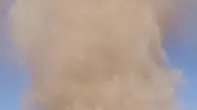 Bitlis'te bir inşaat sahasında aniden yükselen dev hortum kameraya yansıdı