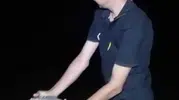 Elazığlı balıkçıdan yavru balıklara sevgi dolu veda