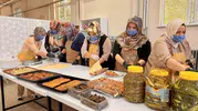 Hamur'da 7 kadının el emeği hem sofralara hem aile bütçesine katkı oluyor