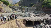 Tunceli'de etkili olan kuvvetli yağışlar köy yollarını ulaşıma kapattı