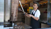 Muşta dönerciler kavurucu sıcakta ateş başında ter döküyor