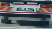 Elazığ trafiğinde çekici üzerinde yolculuk yapan tosun şaşırttı