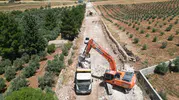 Şanlıurfa kırsalında 29 kilometrelik yol sıcak asfaltla yenileniyor