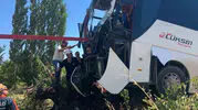 Diyarbakır Bingöl yolunda yolcu otobüsü kaza yaptı 2 kişi yaralandı