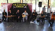 Şanlıurfa'da okuma yazma kursunu bitiren kadınlar diplomalarını coşkuyla aldı