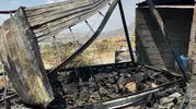 Sason ilçesinde çıkan yangın hem evi hem traktörü küle çevirdi