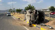 Cizre yolunda kontrolden çıkan otomobil elektrik direğine çarptı
