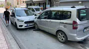Siirt Yeni Mahallede iki ticari aracın karıştığı kazada bir kişi yaralandı