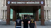 Muş polisi uzun süredir aranan firari hükümlüyü saklandığı adreste kıskıvrak yakaladı