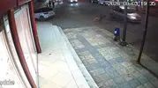 Batman'da otomobil ve bisikletin karıştığı trafik kazası güvenlik kamerasına yansıdı