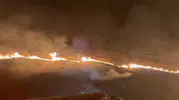 Elazığ Köprüdere köyündeki anız yangını ekiplerin müdahalesiyle söndürüldü