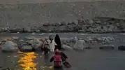 Kezer Çayında mahsur kalan iki öğrenci ekipler tarafından kurtarıldı