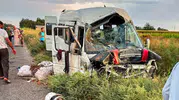 Şanlıurfa'da tarım işçilerini taşıyan minibüs kanala devrildi