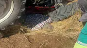 Birecik ilçesinde devrilen traktörün altında kalan sürücü hastaneye kaldırıldı