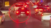 İtfaiyeye yol vermeyen çakarlı otomobil tepki topladı