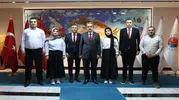 Şırnaklı ikiz kardeşlerin tıp fakültesi başarısı Vali Ekici tarafından kutlandı