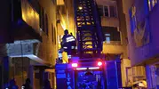 Bingöl'de apartman çatısında çıkan baca yangını korkuttu