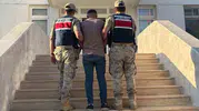 Akçakale'de uzun süredir aranan dolandırıcı jandarma operasyonuyla yakalandı
