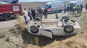 Özalp ilçesinde otomobil takla attı