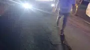 Şanlıurfa'da damperi açık kamyonun çarptığı levhalar otomobilin üzerine devrildi