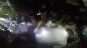 Diyarbakır'da devrilen tankerden kurtarılma anları kask kamerasına yansıdı
