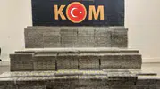 Mardin Artuklu'da şüpheli araçtan binlerce paket kaçak sigara çıktı