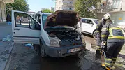 Batman Hilal Mahallesi'nde park halindeki otomobil alevlere teslim oldu