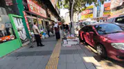 Van merkezinde kaldırım işgali yayaları trafiğin ortasına itiyor
