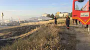 Muradiye'de çıkan örtü yangını korkuttu