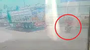 Diyarbakır'da park halindeki TIR'a çarpan motokurye ağır yaralandı