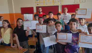 Diyarbakır’da karne günü coşkusu: 458 bin öğrenci için yaz tatili zili çaldı