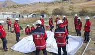 Hakkâri'de MEB AKUB ekibine afetlerde acil barınma eğitimi verildi