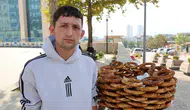 Elazığ'da simit tezgahını emanet edip sınava giren gencin güveni boşa çıkmadı
