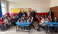 Patnos'ta yüz öğrenciye kışlık mont ve bot desteği sağlandı