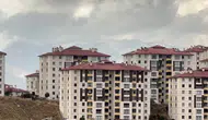Yüksekova'nın yüksek kesimlerine mevsimin ilk karı yağdı