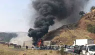 Bitlis yolunda kaza yapan tır alevler içinde kaldı