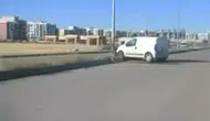 Bağlar ilçesinde kontrolden çıkan araç refüje çarparak durabildi