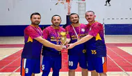 Hakkari İl Millî Eğitim Müdürlüğü Basketbol Takımı şampiyonluk kupasını kaldırdı