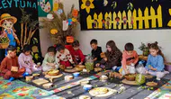 Diyarbakırlı çocuklar zeytin kırma geleneğini uygulamalı olarak öğrendi
