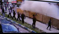 Van'da temel kazısı sırasında bitişikteki lokanta büyük bir gürültüyle çöktü