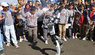TEKNOFEST Şanlıurfa'da insansı robotla halay çeken vatandaşlar renkli görüntüler oluşturdu