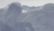 Munzur Dağları mevsimin ilk karı ile beyaza büründü