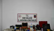 Van Gürpınar'da kaya mezarı patlayıcıyla patlatan defineciler suçüstü yakalandı