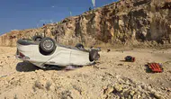 Şanlıurfa'da otomobil 15 metre yükseklikten şarampole uçtu