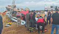 Ergani yolunda kamyonet devrildi beş kişi hastaneye kaldırıldı