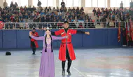 Tutak halkı 29 Ekim Cumhuriyet Bayramı coşkusunu spor salonunda yaşadı